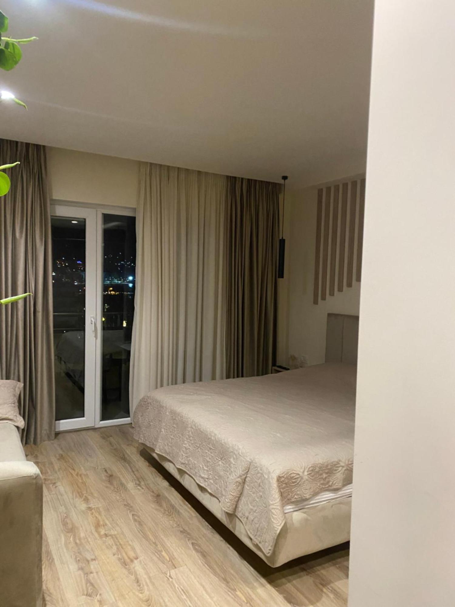 Studio Apartment *
